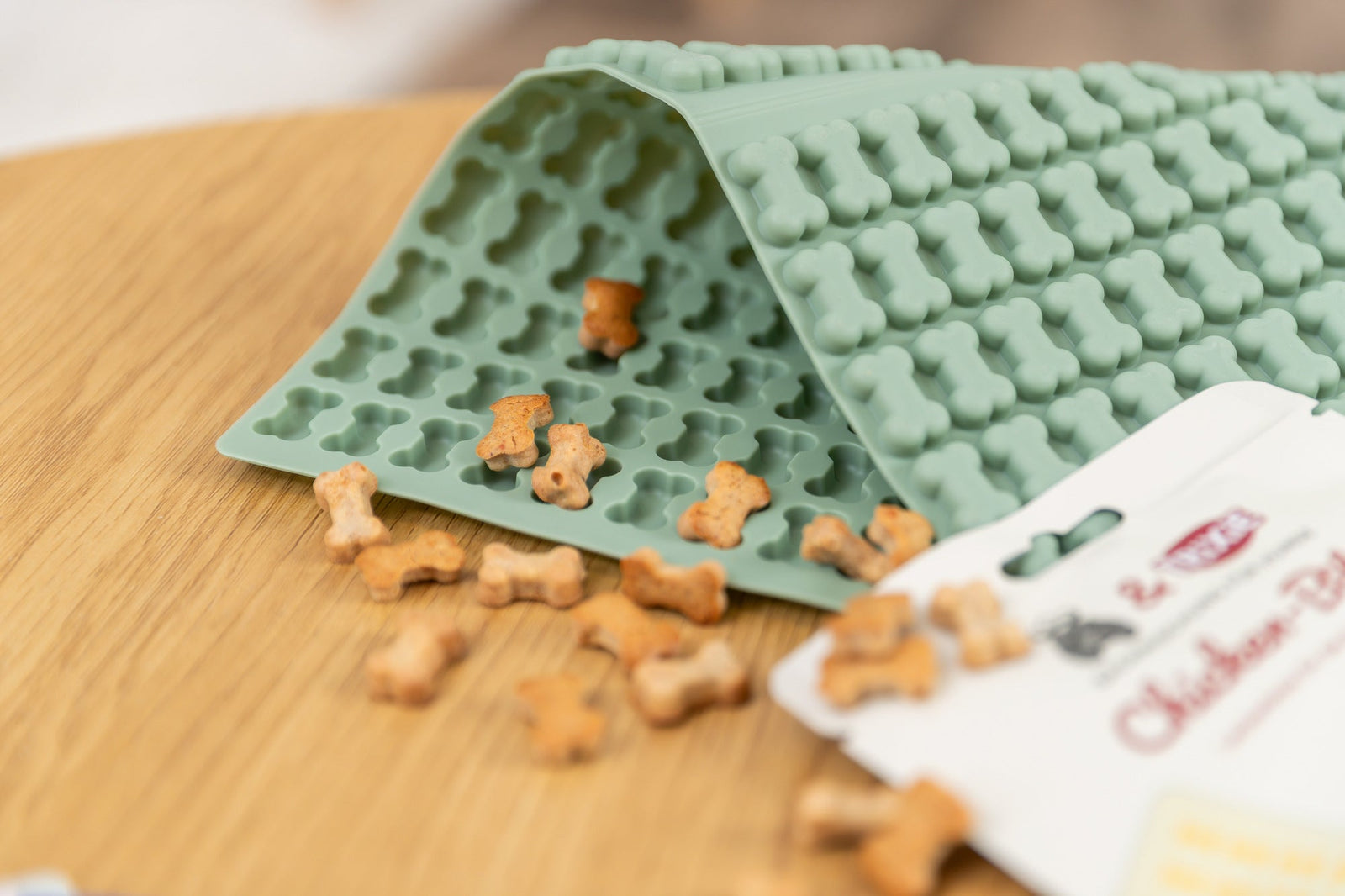 Hundekekse einfach selber backen mit TRIXIE Backmatten