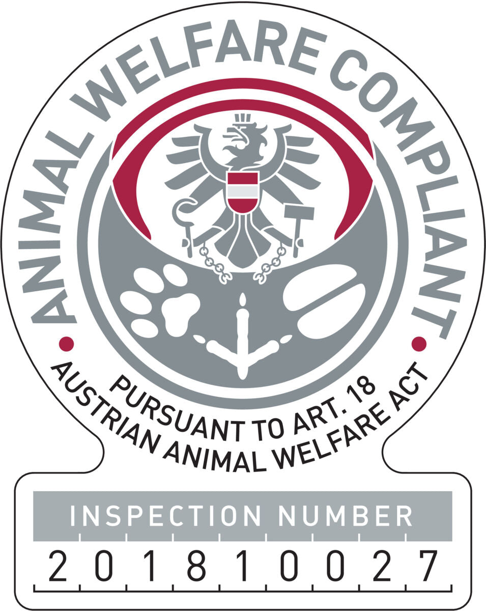 Siegel mit Adler und Symbolen, Text "Animal Welfare Compliant" und "Inspection Number 201810027".