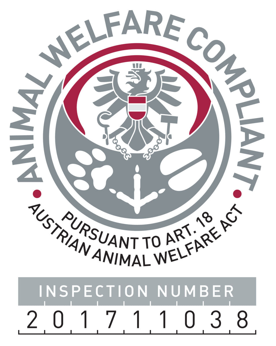 Siegel mit Adler, Tatzen und Schriftzug "Animal Welfare Compliant" sowie Inspektionsnummer 201711038.