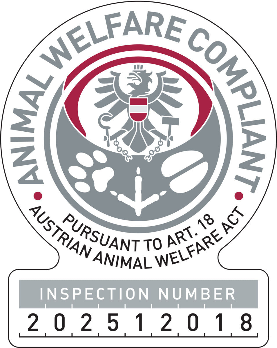 Logo mit dem Text "Animal Welfare Compliant" und "Pursuant to Art. 18 Austrian Animal Welfare Act", darunter "Inspection Number 202512018".
