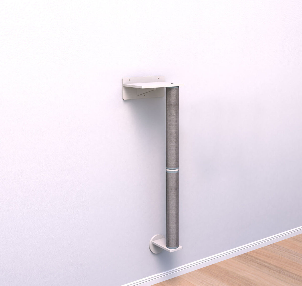 Wandmontierter Kratzbaum mit vertikaler Säule und einer Plattform an weißer Wand, Holzboden sichtbar.