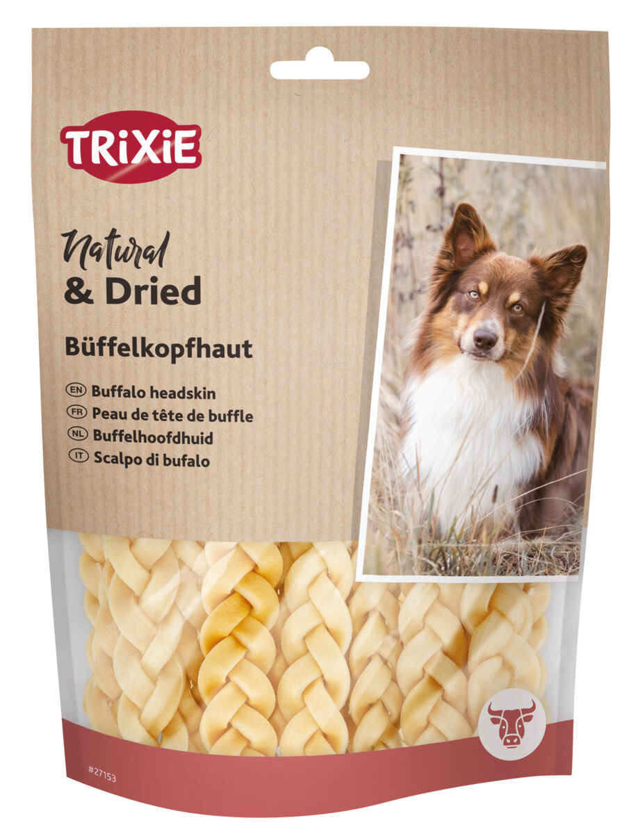 Tüte mit geflochtenen Hundefutter-Röllchen aus Büffelhaut, Aufschrift „Trixie Natural & Dried“, Bild eines Hundes.