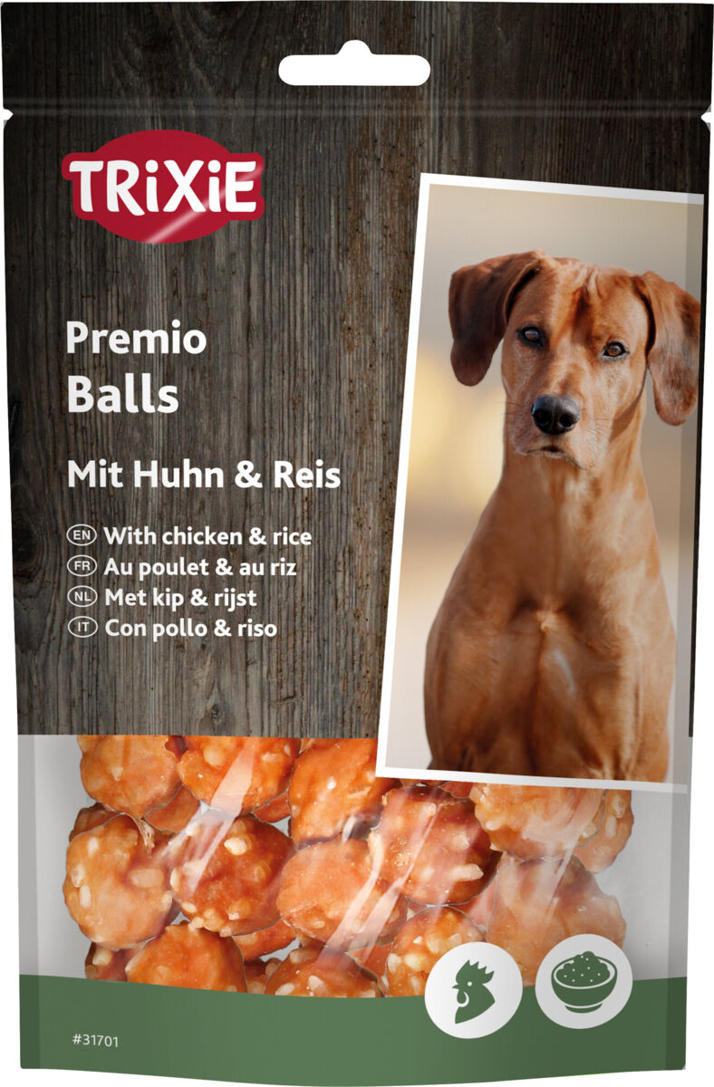 Verpackung mit braunem Hund, "TRIXIE Premio Balls" Aufschrift, enthält Huhn und Reis, transparente Front zeigt orange-weiße Leckerbissen.