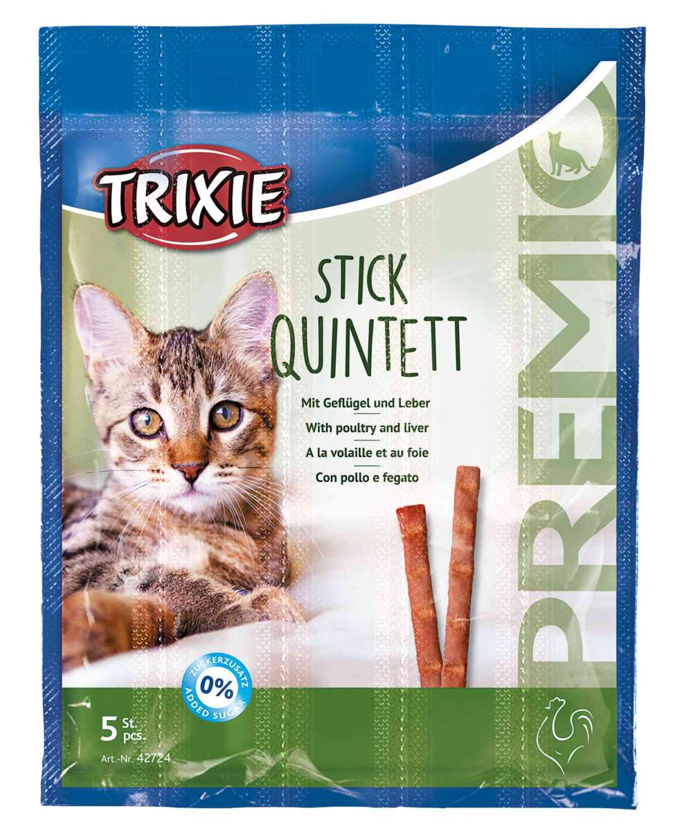 Verpackung für Katzenleckerlis der Marke Trixie, mit Abbildung einer Katze, der Text lautet "Stick Quintett mit Geflügel und Leber".