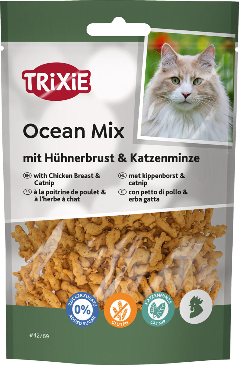 Verpackung eines Katzenfutters mit der Aufschrift "TRIXIE Ocean Mix mit Hühnerbrust & Katzenminze", Bild einer Katze, Details in verschiedenen Sprachen.