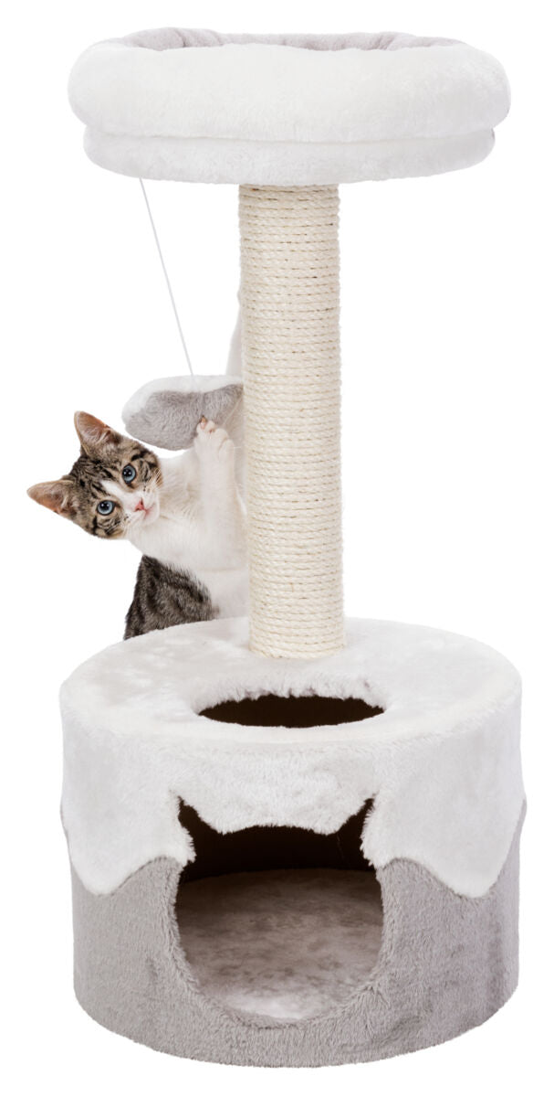 Kratzbaum mit grauem und weißem Plüsch und Sisalstange, eine Katze spielt am Seil und sitzt oben.