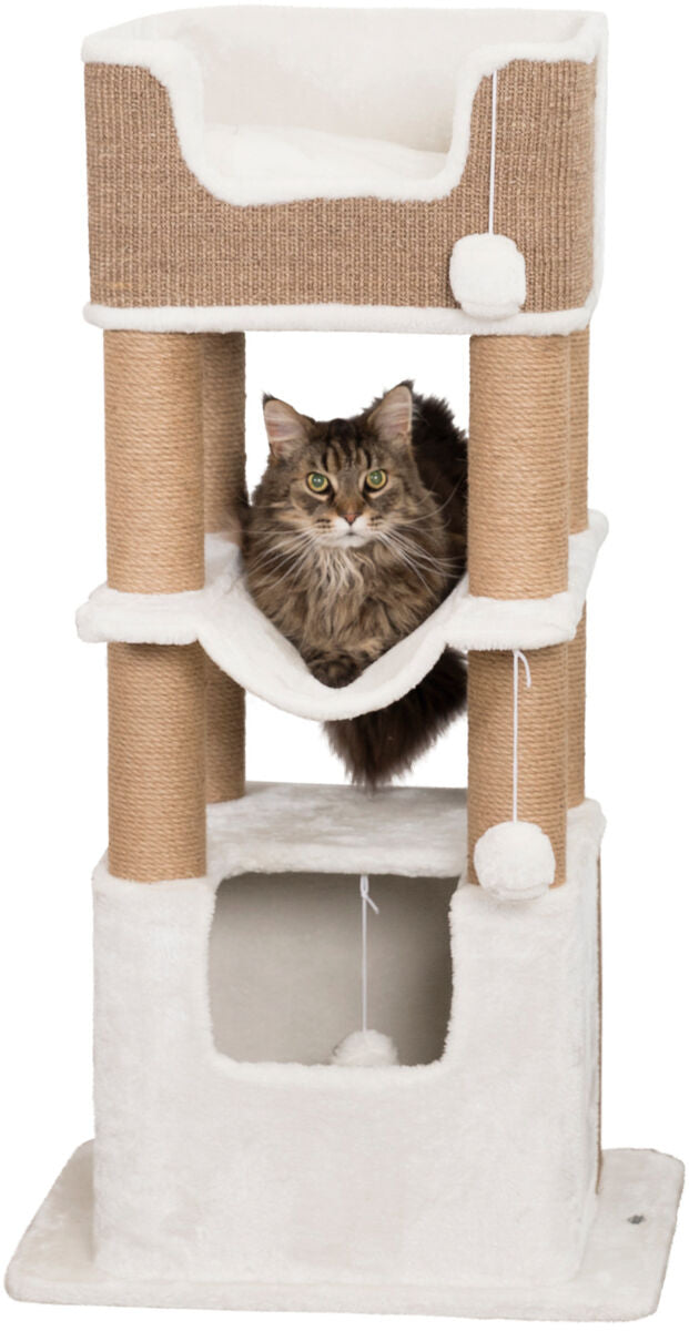 Katzenbaum mit mehreren Ebenen aus beigem Sisal und weißem Plüsch, eine Katze liegt in einer Hängematte.