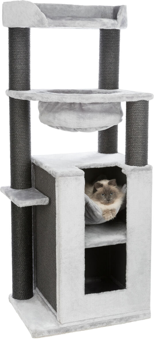 Grauer Kratzbaum mit mehreren Ebenen und einer Hängematte, in der eine Katze ruht, umgeben von schwarzen Sisalstämmen.