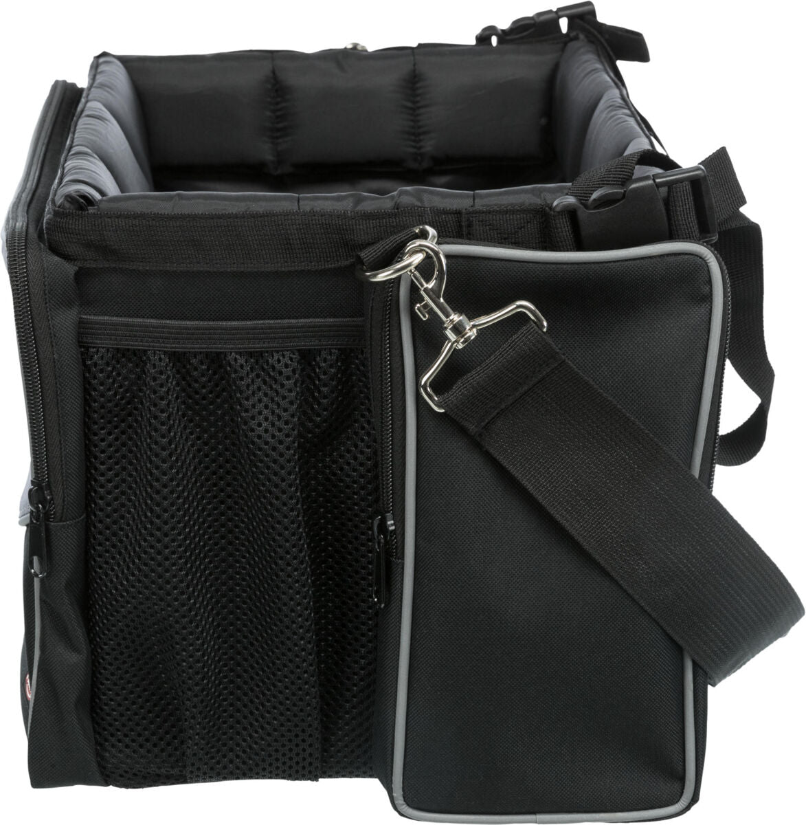 Schwarze Transporttasche mit verstellbarem Schultergurt, seitlichem Netzfach und silbernen Verschlüssen.