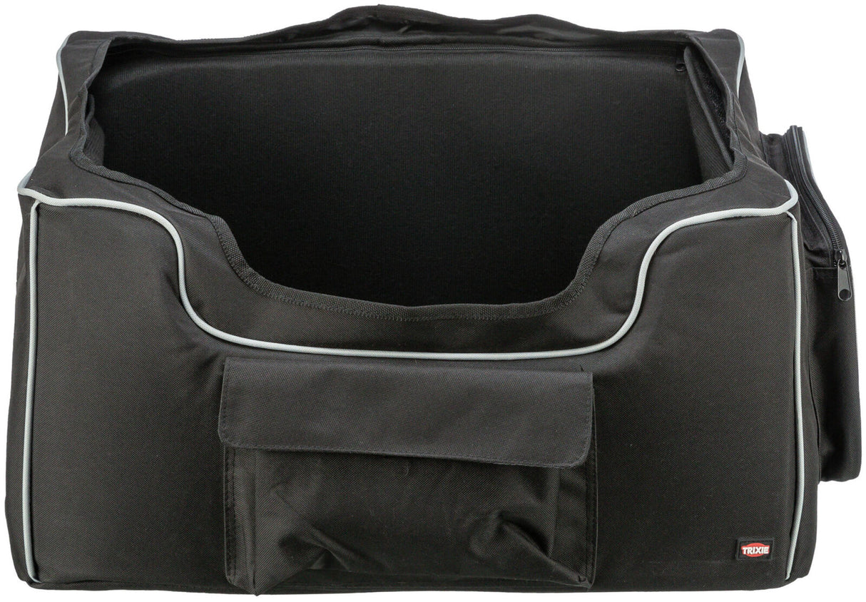 Schwarze Transporttasche mit grauen Nähten, rechteckige Öffnung, Außentasche und Reißverschluss auf der Seite.