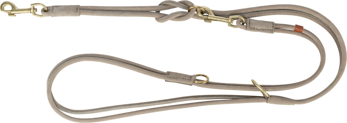 Lederne Hundeleine in Beige mit goldfarbenen Metallkarabinern und Ringen, doppelt gebunden.