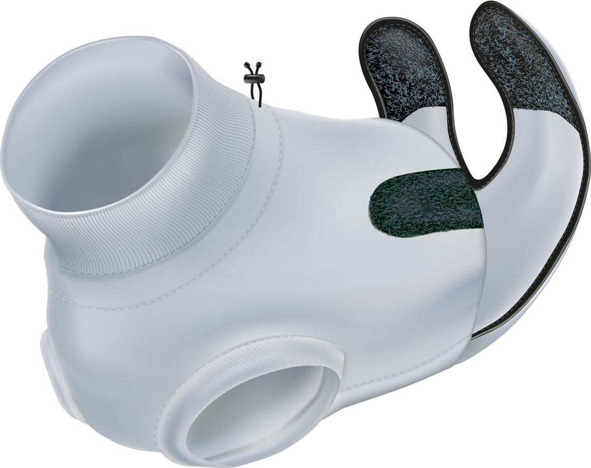 Ein weißer, glatter Hundemantel mit schwarzem Reißverschluss und texturierten schwarzen Einsätzen.