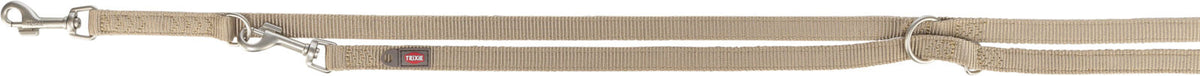 Beige Hundeleine mit Metallhaken, seitlich ein kleines Etikett mit der Aufschrift "TRIXIE".