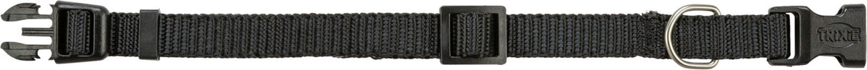 Schwarzes, verstellbares Nylon-Halsband mit Kunststoffschnalle und einem Metall-D-Ring, horizontal ausgerichtet.