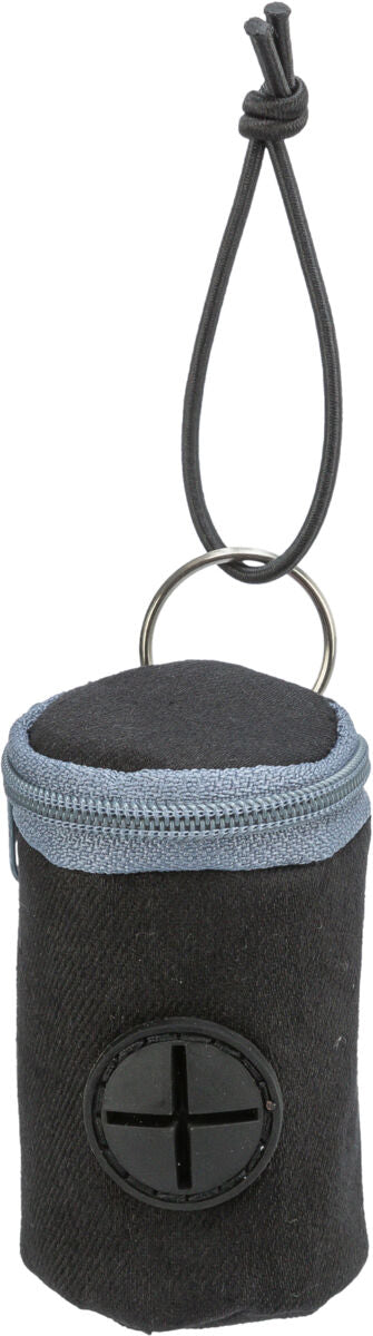 Kleine schwarze zylindrische Tasche mit Kordelzug und Reißverschluss, schwarzer Plastikverschluss vorne.