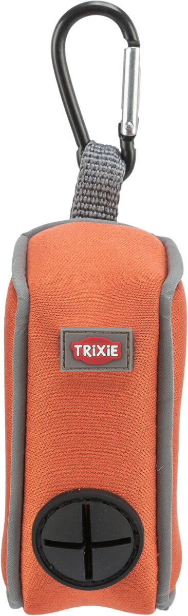 Orangefarbene Tasche mit grauem Rand, schwarzem Karabiner und Trixie-Logo, unten ein schwarzer Schlitz.