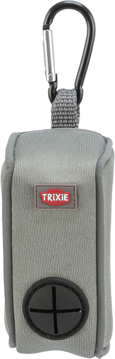Graue Tasche mit Karabinerhaken oben und schwarzem Kreuzverschluss unten, markiert mit "TRIXIE".