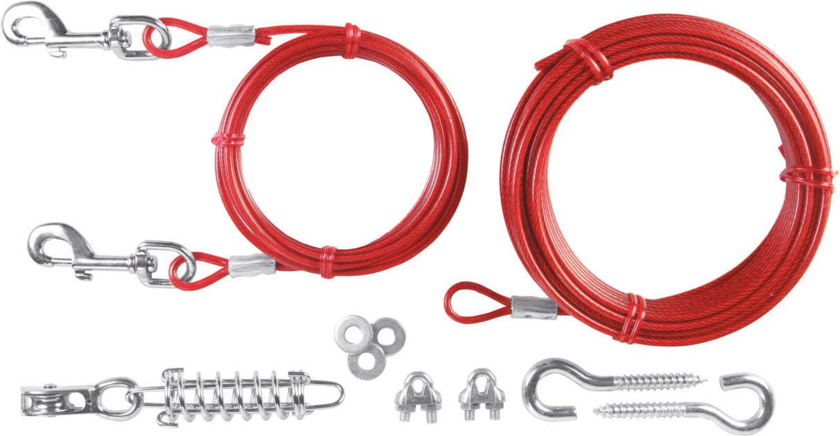 Rotes Kabel mit Metallhaken, Federn, Klemmen und Ösen, alles in silberner Farbe angeordnet.