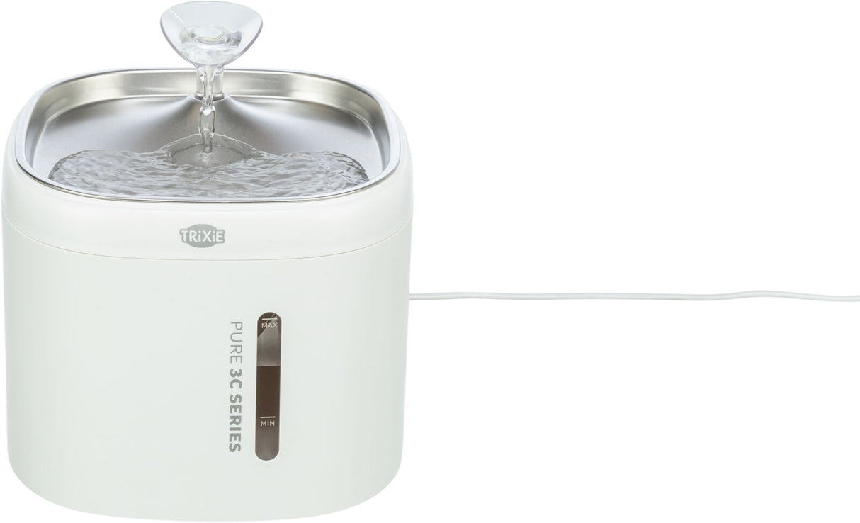 Elektrischer Trinkbrunnen in Weiß mit Edelstahloberfläche und fließendem Wasserstrahl, Aufschrift "TRIXIE PURE 3C SERIES".