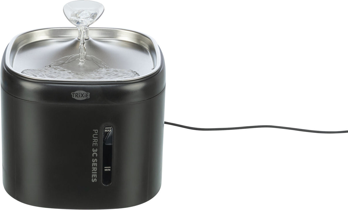 Schwarzer Trinkbrunnen mit Edelstahl-Oberfläche, Wasserstrahl, sichtbare Max- und Min-Markierung, Kabel.
