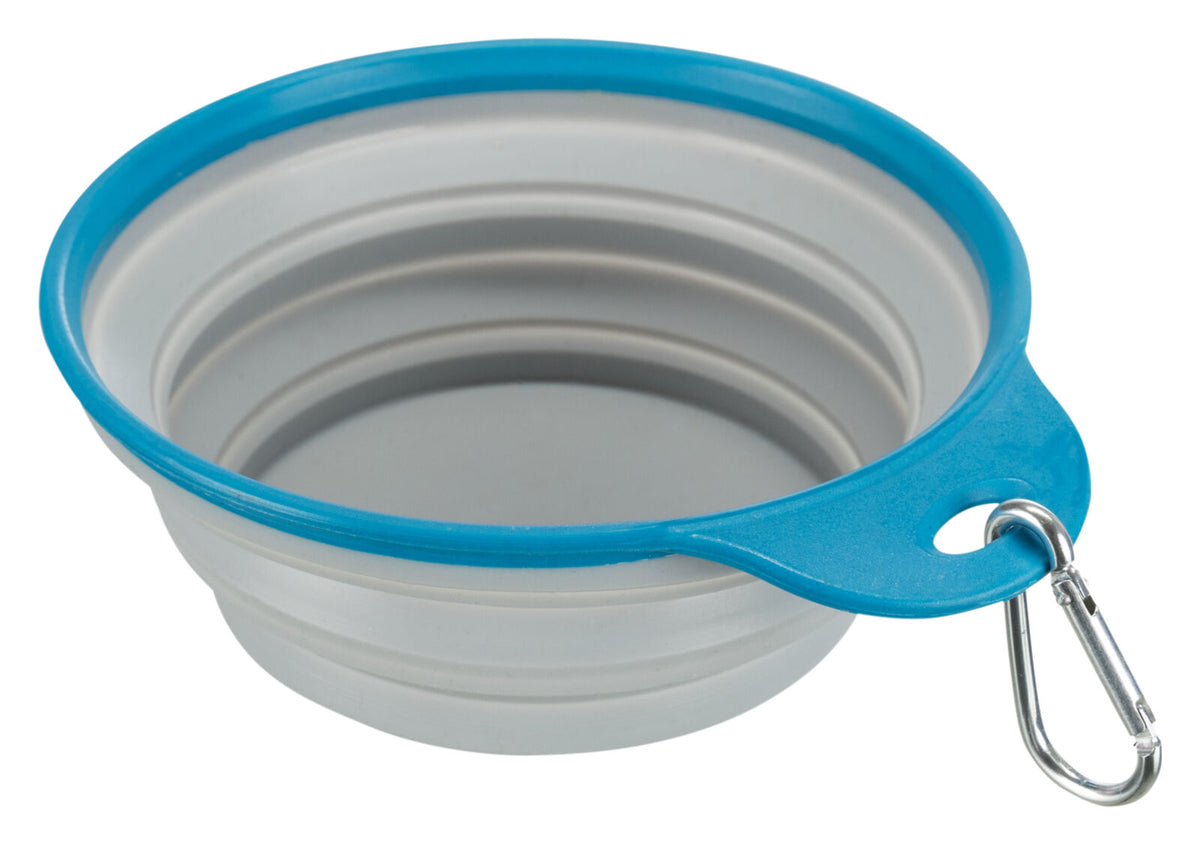 Zusammenklappbarer, grauer Napf mit blauem Rand und Karabiner aus Metall.