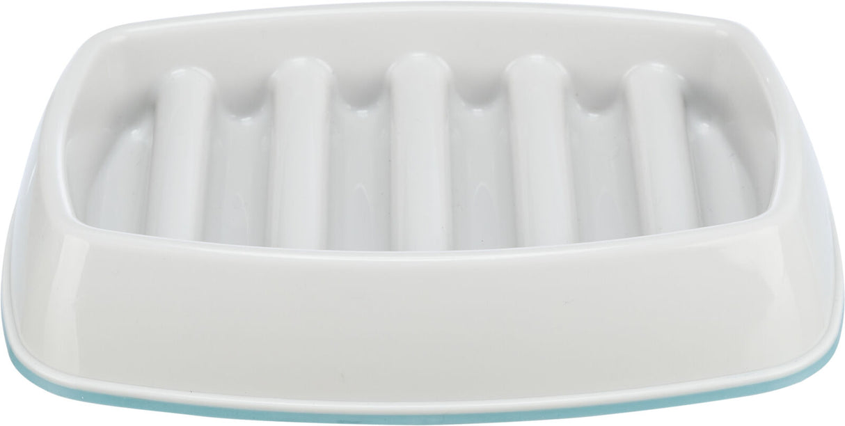 Weiße Seifenschale mit gerillter Oberfläche und leicht erhöhtem Rand.