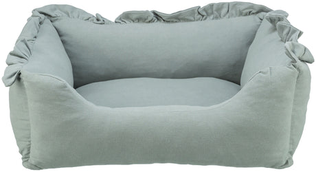 Rechteckiges, graues Polsterbett mit umrandeten Kanten und Rüschen an den Seiten.