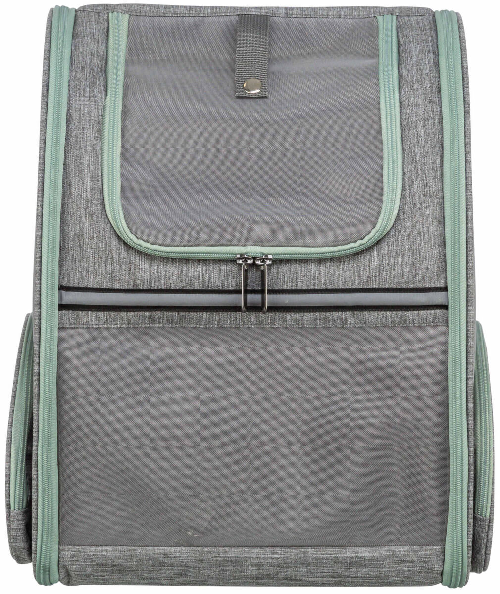 Grauer Rucksack mit grünen Akzenten, zwei Reißverschlüssen und einer Druckknopflasche auf der Vorderseite.