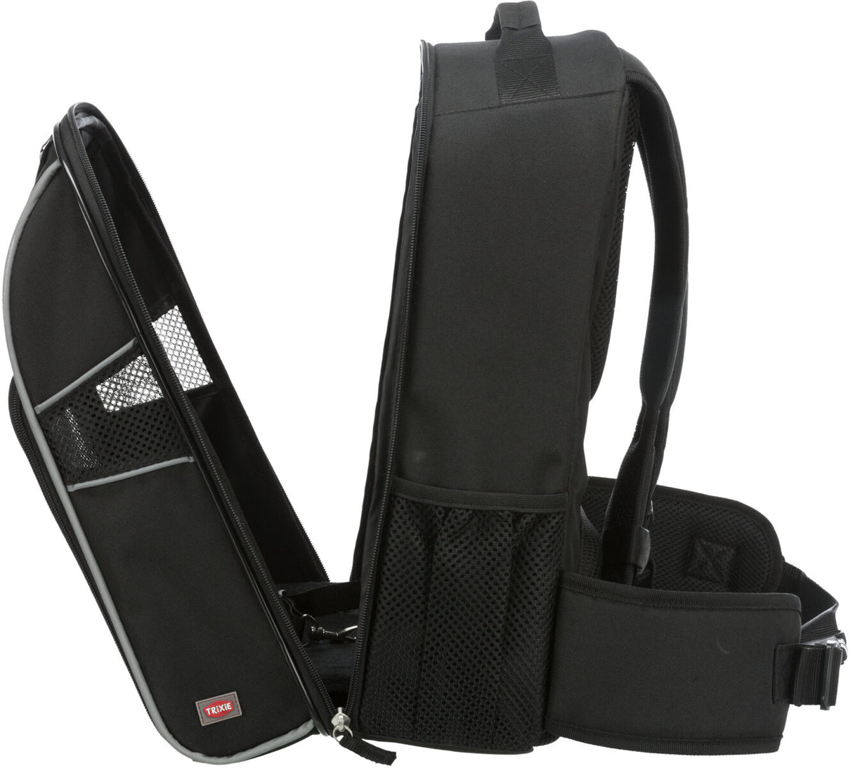 Schwarzer Rucksack mit geöffnetem Reißverschluss, zeigt Innenfächer aus Netzmaterial, Gurte und seitliche Polsterung.