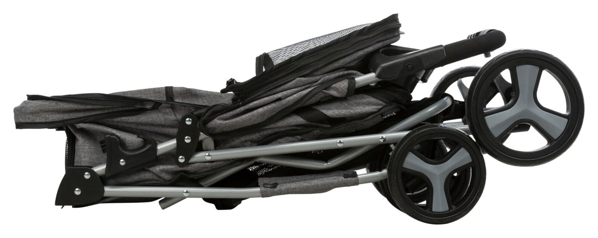 Zusammengeklappter grauer Kinderwagen mit schwarzem Griff und großen, grauen Rädern auf weißem Hintergrund.