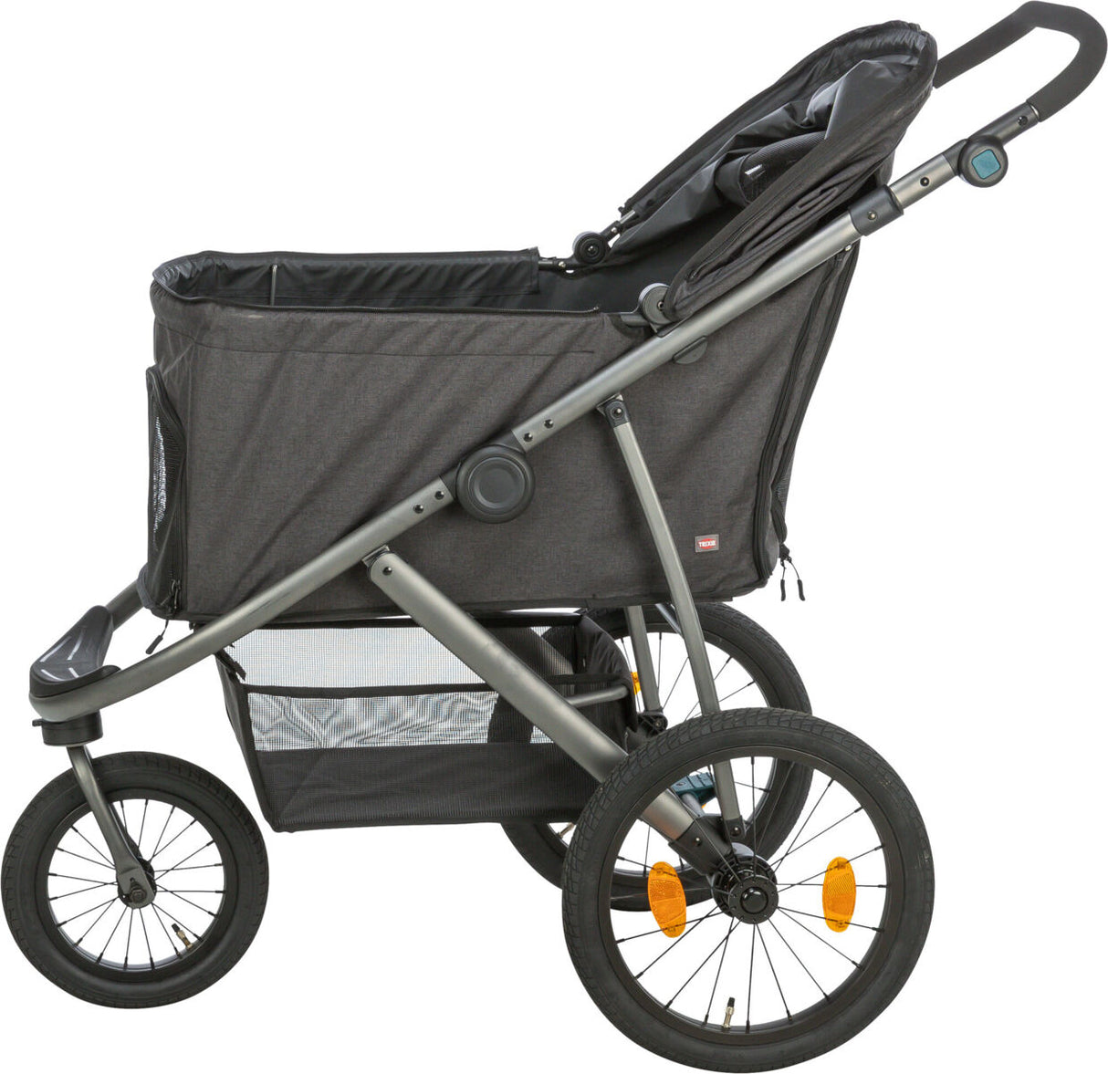 Dreirädriger Kinderwagen in Schwarz mit großem Ablagekorb, schwenkbarem Griff und verstellbarem Verdeck.