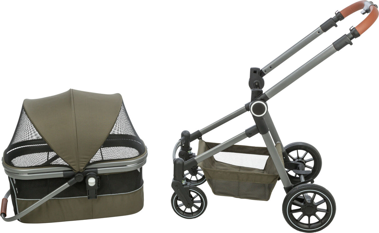 Ein Kinderwagen mit abnehmbarem Aufsatz, grauen Rahmen und braunen Griffen, neben einem zusammenklappbaren Gestell.