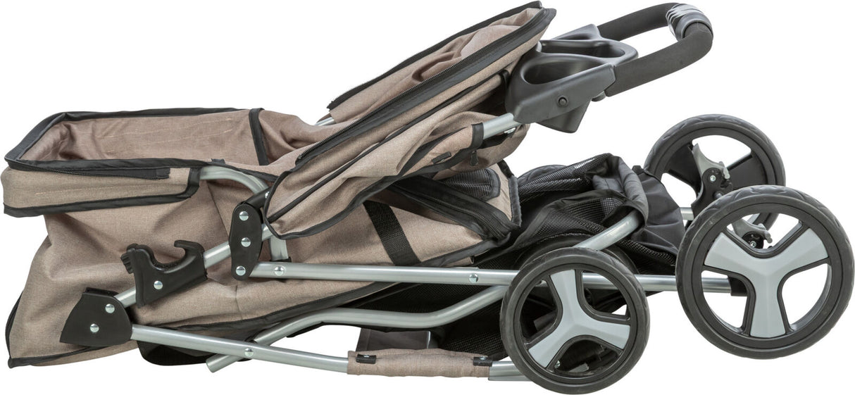 Ein zusammengeklappter beige-brauner Kinderwagen mit schwarzen und grauen Elementen sowie vier Rädern.