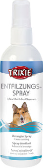 Flasche mit Sprayaufsatz, Etikett zeigt einen Hund mit Text "TRIXIE Entfilzungsspray, Erleichtert das Kämmen".