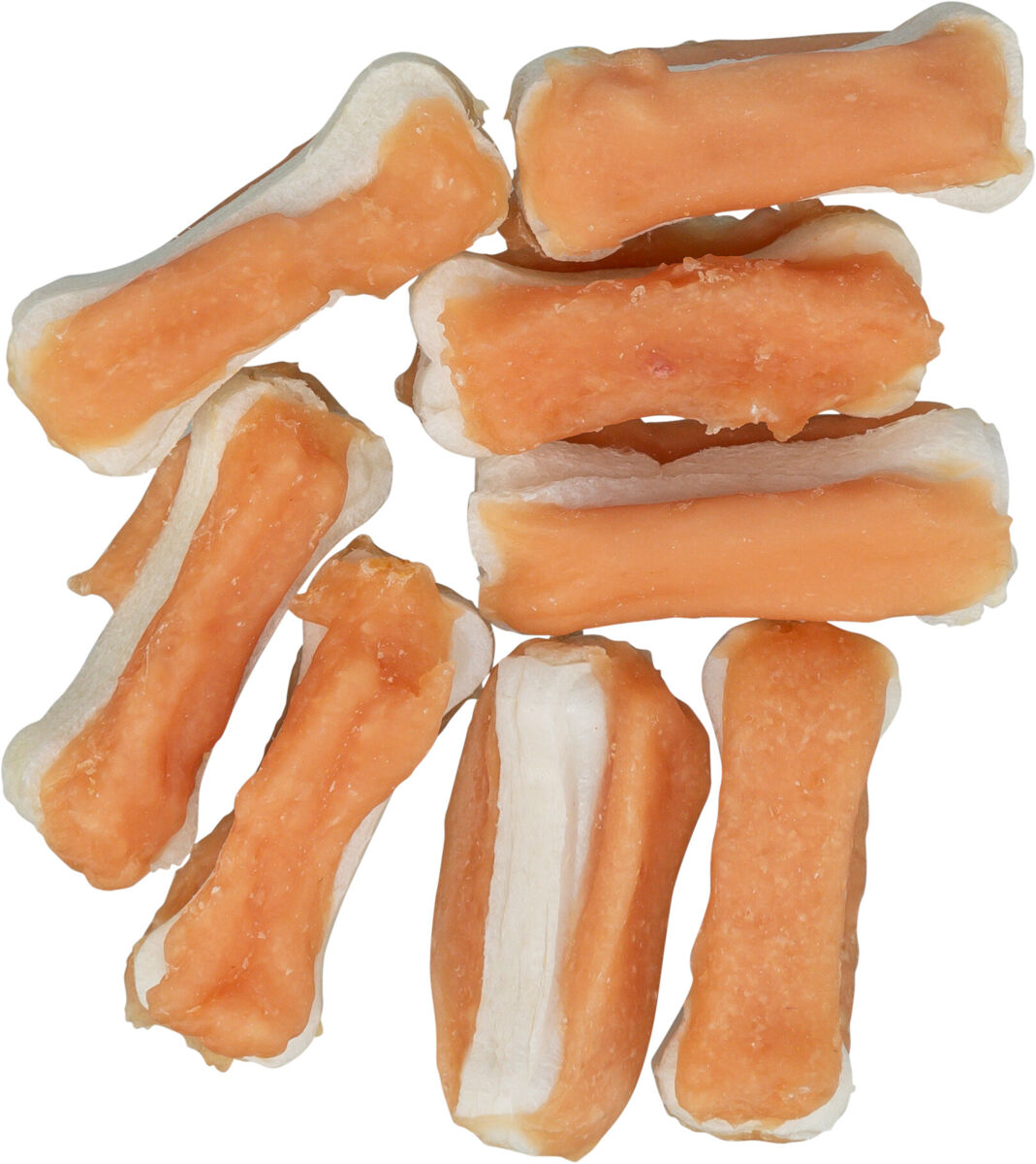 Mehrere orange-weiße knochenförmige Snacks in unregelmäßigem Muster auf hellem Hintergrund.