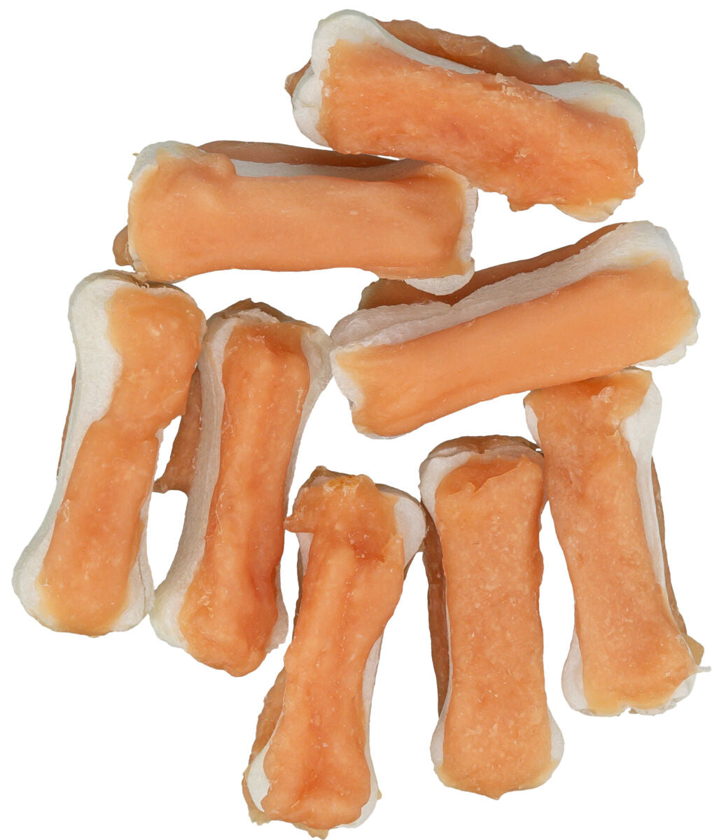 Mehrere orange-weiße Kauknochen in Knochenform, auf weißem Hintergrund.