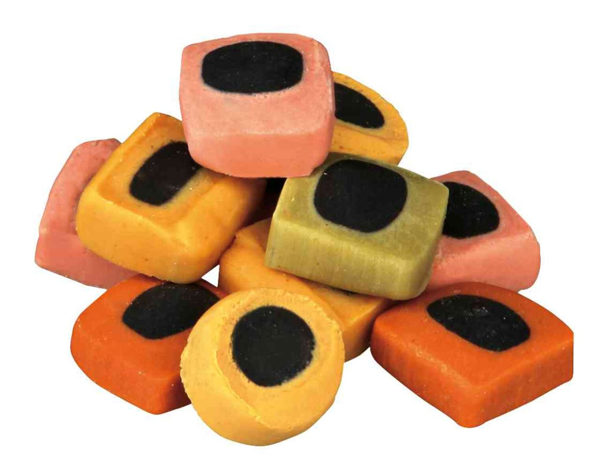 Bunte, rechteckige und runde Süßigkeiten mit schwarzem Zentrum in orange, gelb, grün und rosa Tönen.