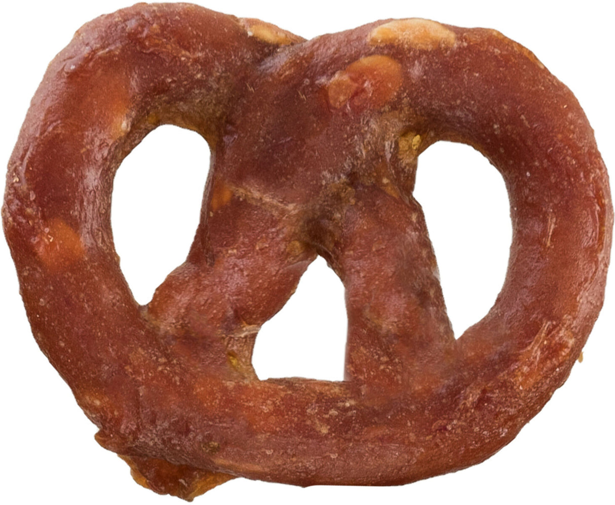 Braune, herzförmige Brezel in Nahaufnahme, ungleichmäßig gebacken mit leicht unebenem Teig.