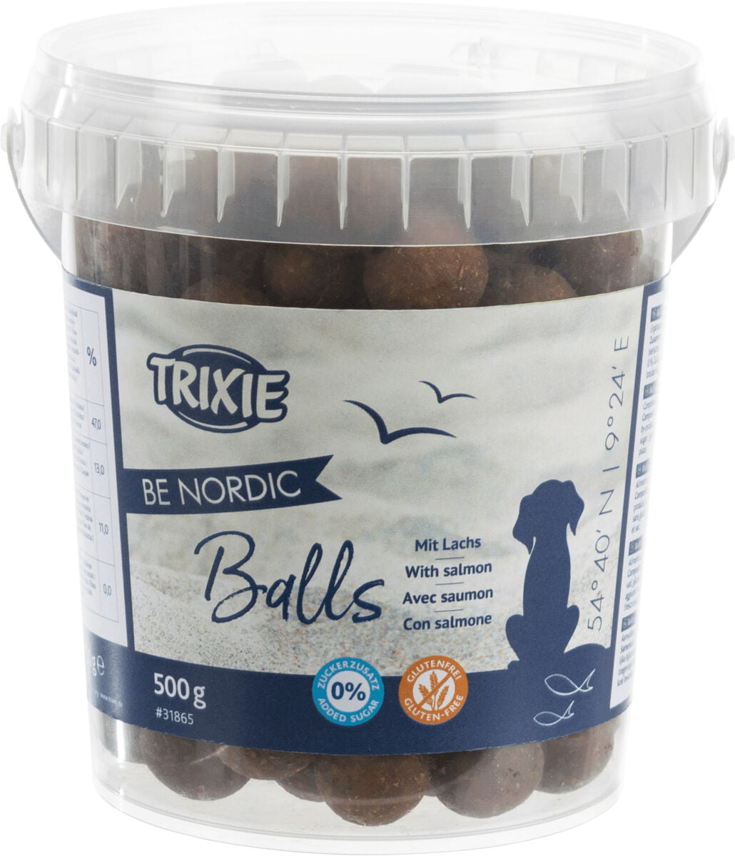 Runder durchsichtiger Behälter mit braunen Kugeln, Etikett zeigt Hund, Vögel und Text "TRIXIE BE NORDIC Balls Mit Lachs".