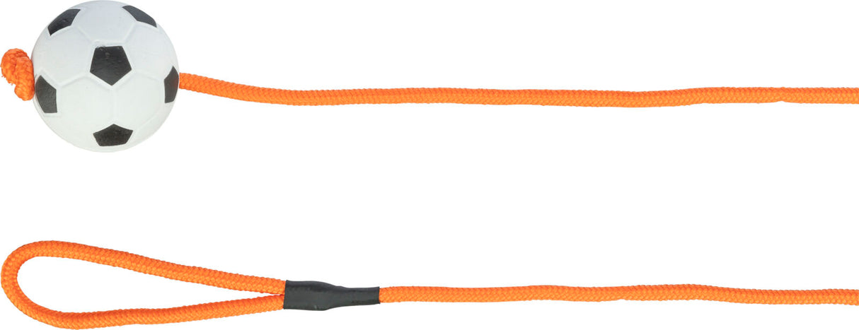 Orangefarbene Schnur mit Fußballmuster an einem Ende, als Spielzeug erkennbar.