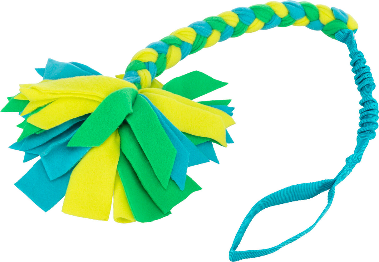 Geflochtenes Hundespielzeug aus Stoff in Blau-, Gelb- und Grüntönen mit einem Griff zum Ziehen und Schleudern.