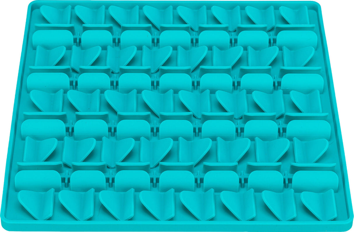 Eine türkisfarbene Matte mit sich wiederholenden, erhabenen Formen, die in Reihen und Spalten angeordnet sind.