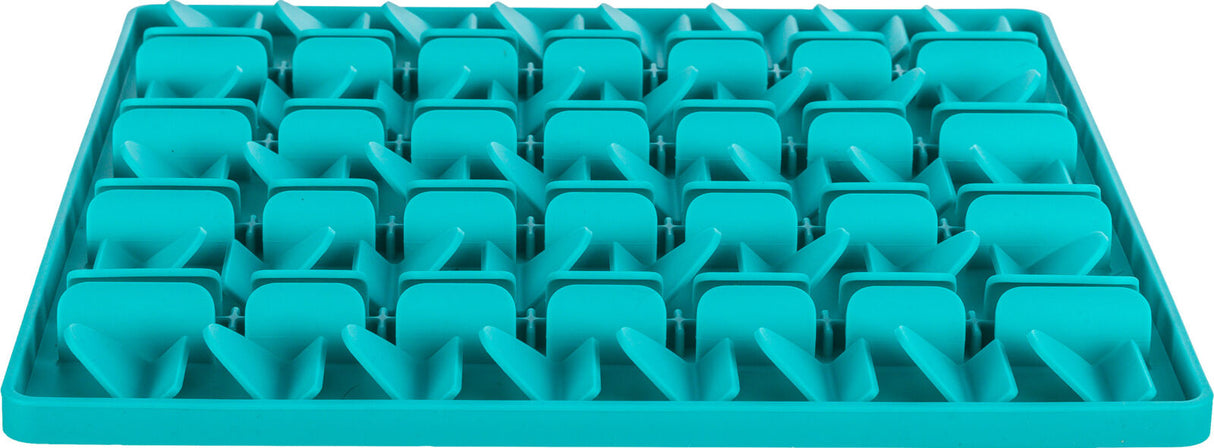 Türkisfarbene Silikonmatte mit erhöhten, schrägen Rippen in einem regelmäßigen Muster angeordnet.