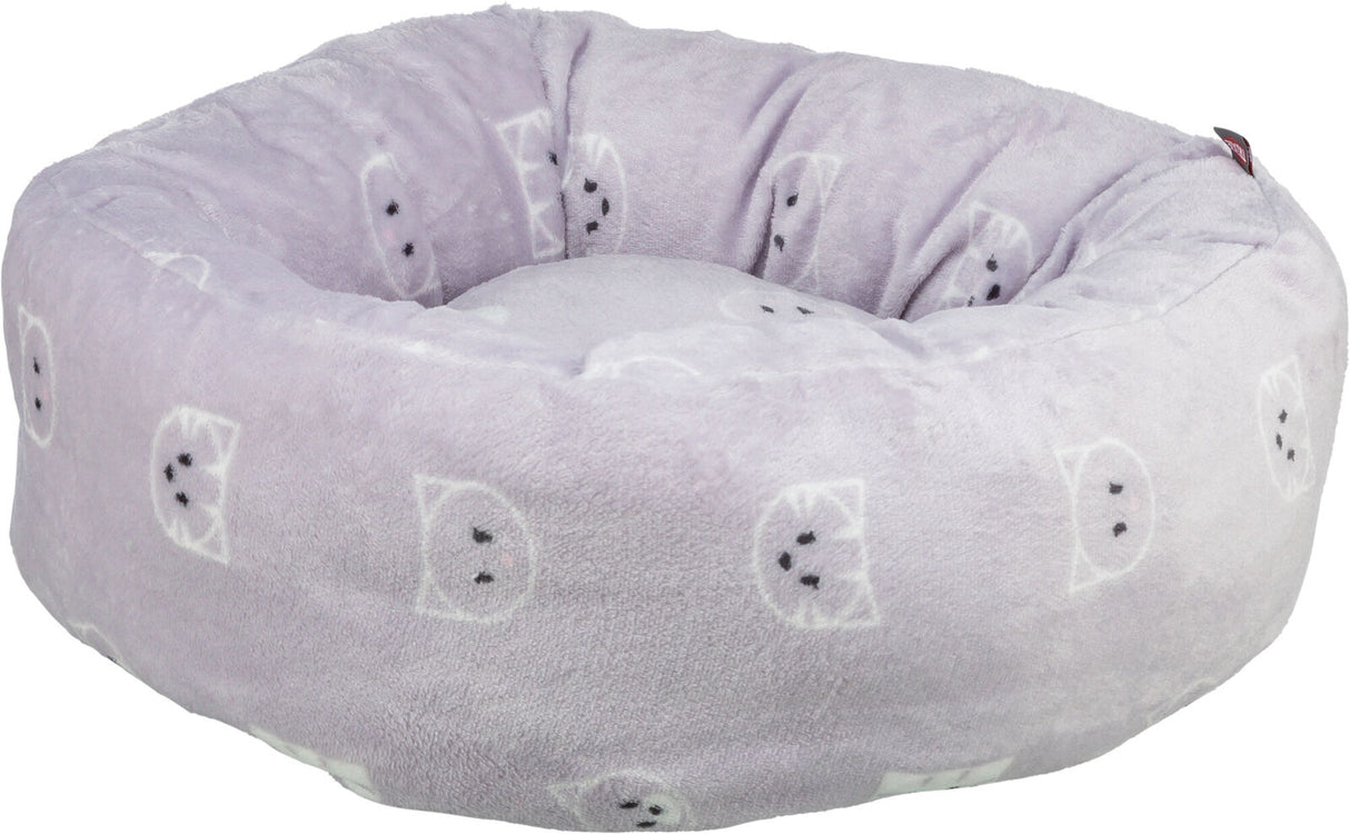 Kuscheliges, rundes, hellviolettes Tierbett mit aufgedruckten weißen Katzengesichtern.
