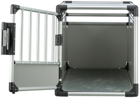 Silberfarbener Transportkäfig mit rechteckiger Form, offener Gittertür und schwarzem Rahmen.