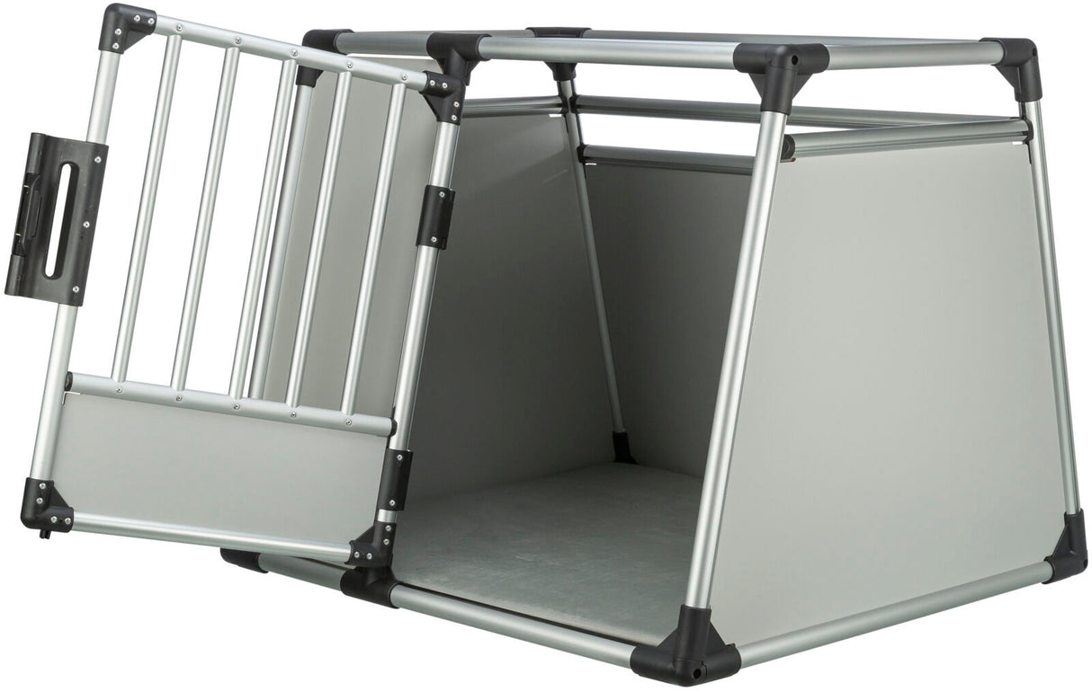 Graue, rechteckige Transportbox aus Metall mit Gittertür und schwarzem Rahmen, seitlich geöffnet.