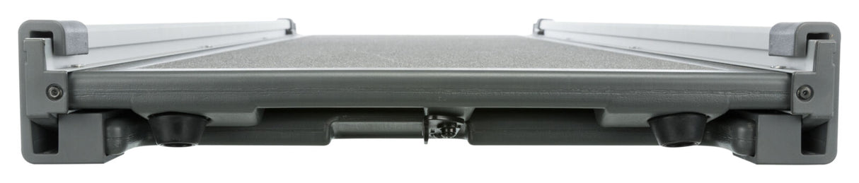 Metallrahmen mit grauer Beschichtung und schwarzer Gummiunterseite, Nahaufnahme eines industriellen Produkts.