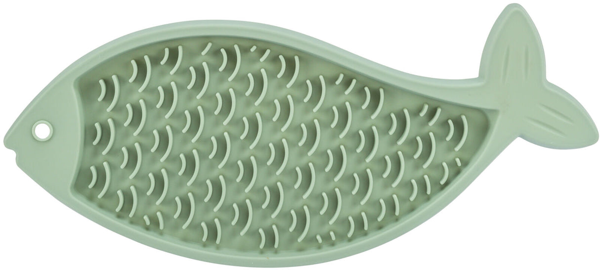 Fischförmige grüne Matte mit geschwungenem Muster und Loch am oberen Rand.