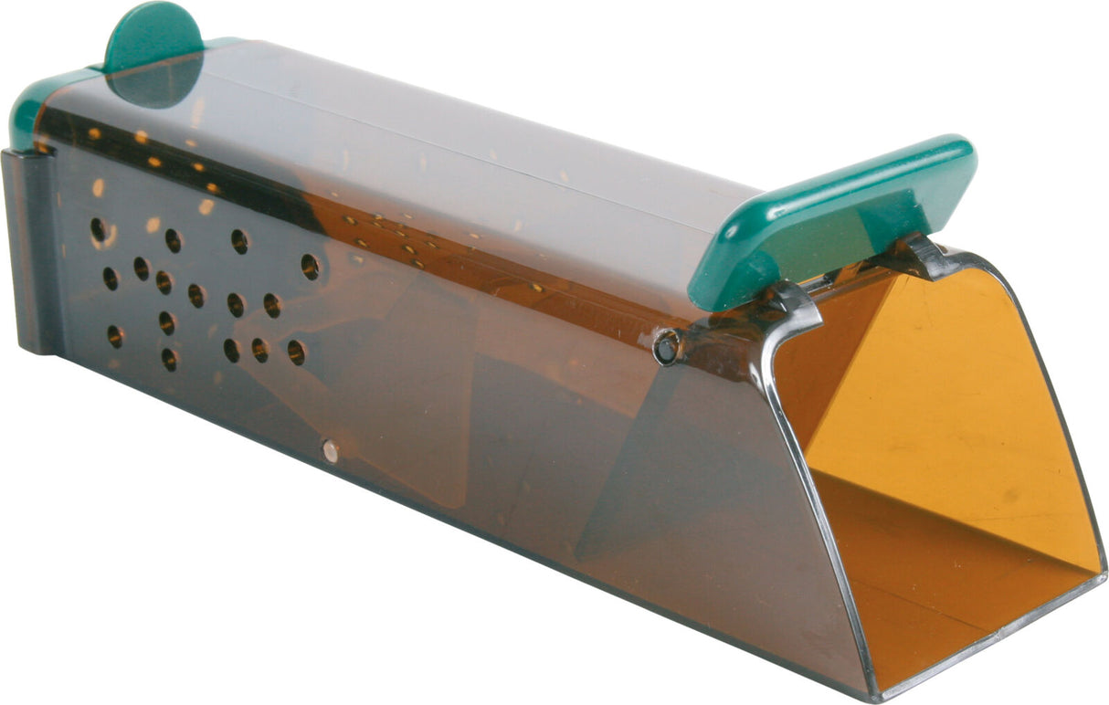 Transparente, rechteckige Box mit gelbem Deckel und Lüftungslöchern, grüne Klappe am Vorderteil.