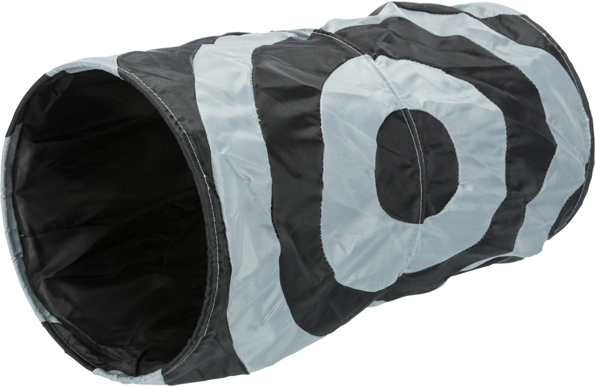 Grauer und schwarzer Stofftunnel mit kreisförmigem Muster, offen an einem Ende.